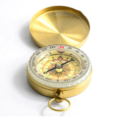 Horloge à boussole de voyage portable en plein air avec affichage numérique et conception résistante aux tremblements de terre