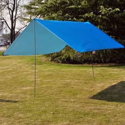 Tente de camping en polyester revêtue d'argent pour la protection contre la pluie et l'ombre du soleil